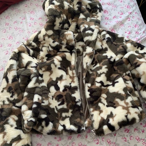 Fluffy army sweater - Picture 2 of 2